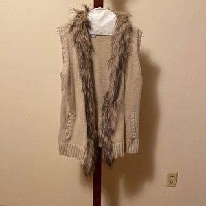 Fur trimmed Sweater Vest